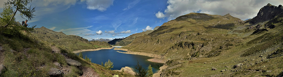 Scendendo dal Passo ai Laghi Gemelli (riva oriantale)